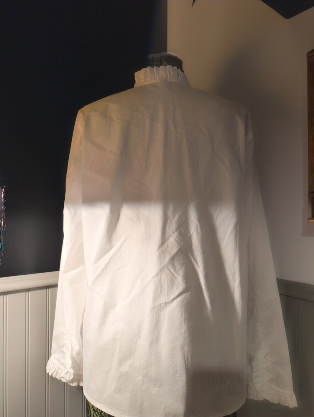 Classic White Ruffle-Collar - Picture 2 of 4